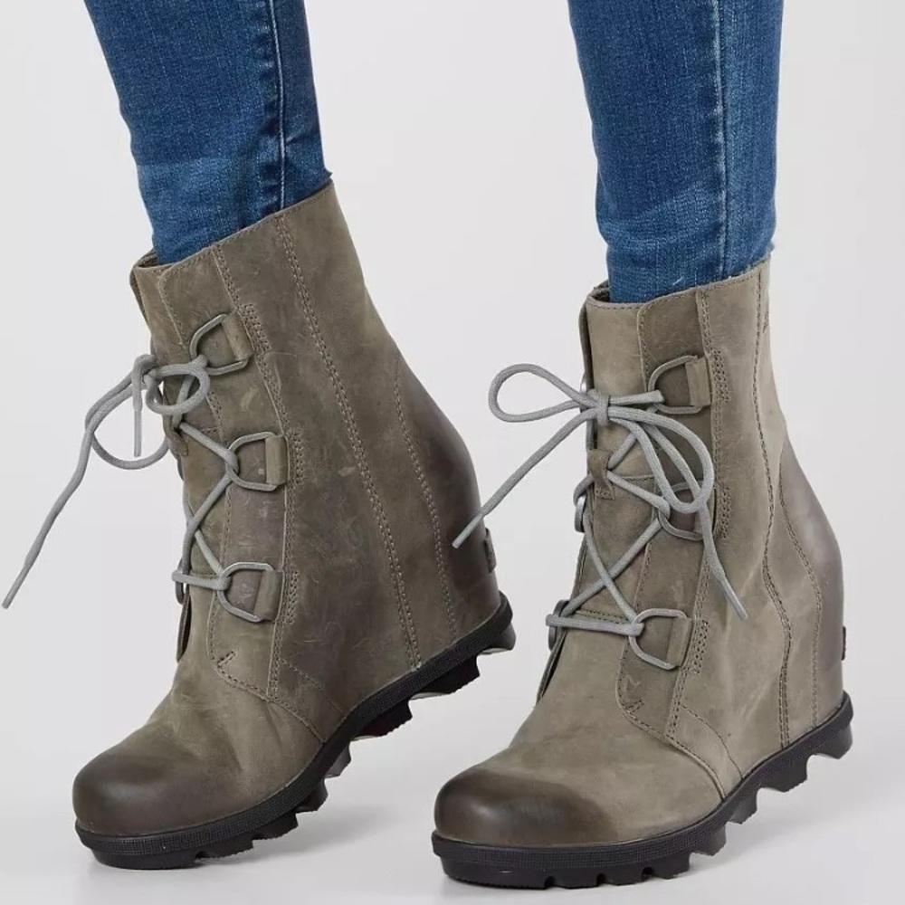 Sorel Joan of Arctic Wedge Boots Size 7.5